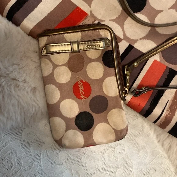 COACH Authentic Polka Dot Poppy Watercolor Tote Bag & Matching Small Wristlet - Picture 3 of 16